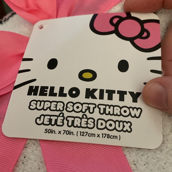 FIRST OFFER GETS IT Hello Kitty Blanket FIRST REASONABLE OFFER GETS IT - Picture 2 of 2